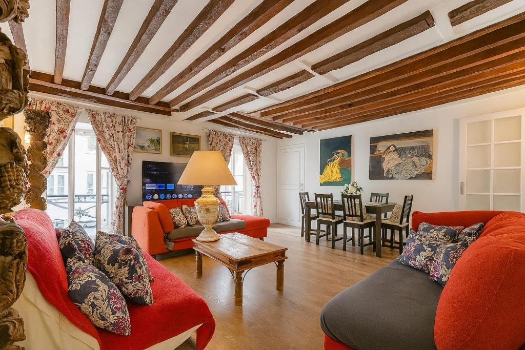 Spacious Apartment in Montparnasse