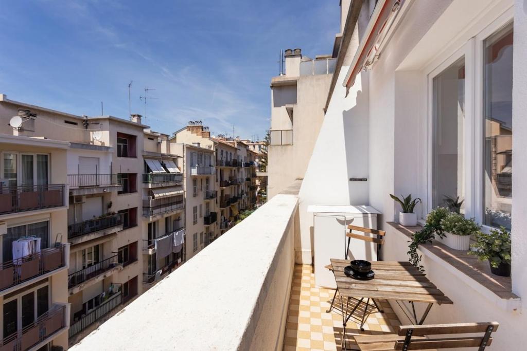 Studio cosy climatisé avec balcon hypercentre