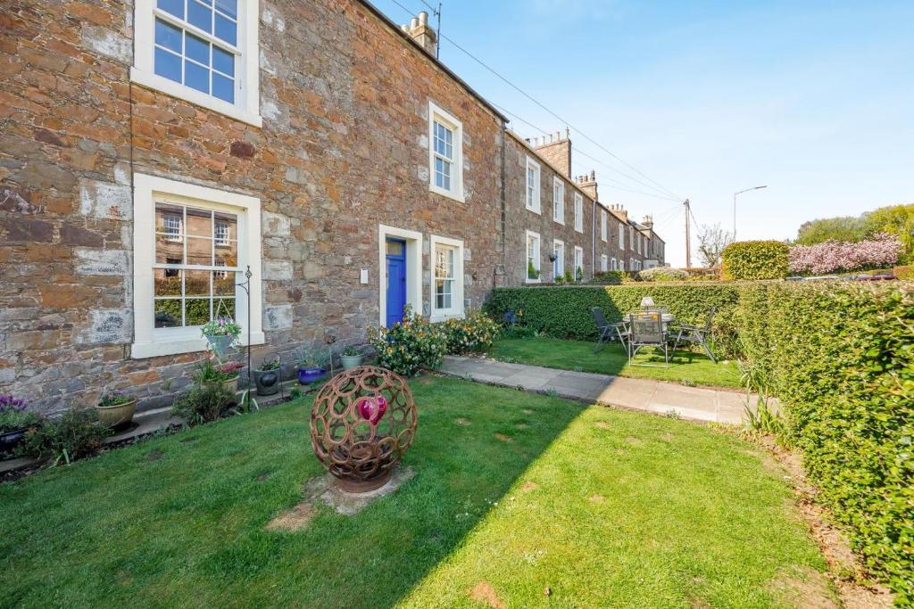 a garden in a brick house with a yard at 2 Bed in Eyemouth oc-77427 in Ayton