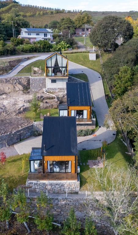an aerial view of a house with a roof at Villa Alpina - Cabanas Conceito - Vale dos Vinhedos in Bento Gonçalves