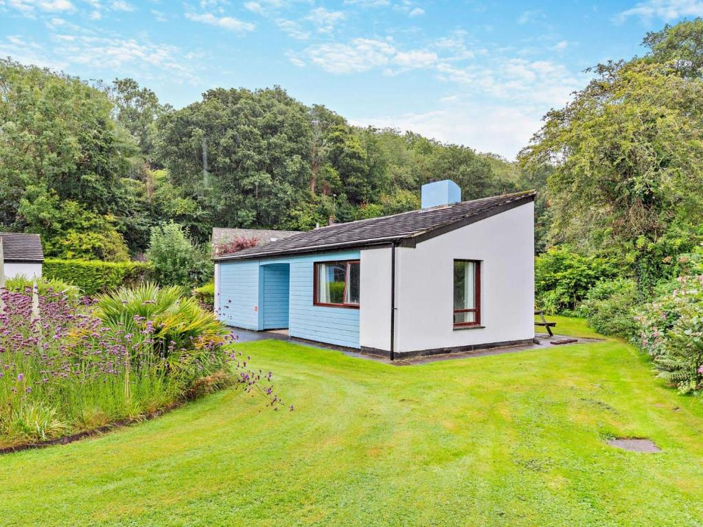 a small white house in the middle of a yard at 2 Bed in Saltash oc-95642 in Wotter