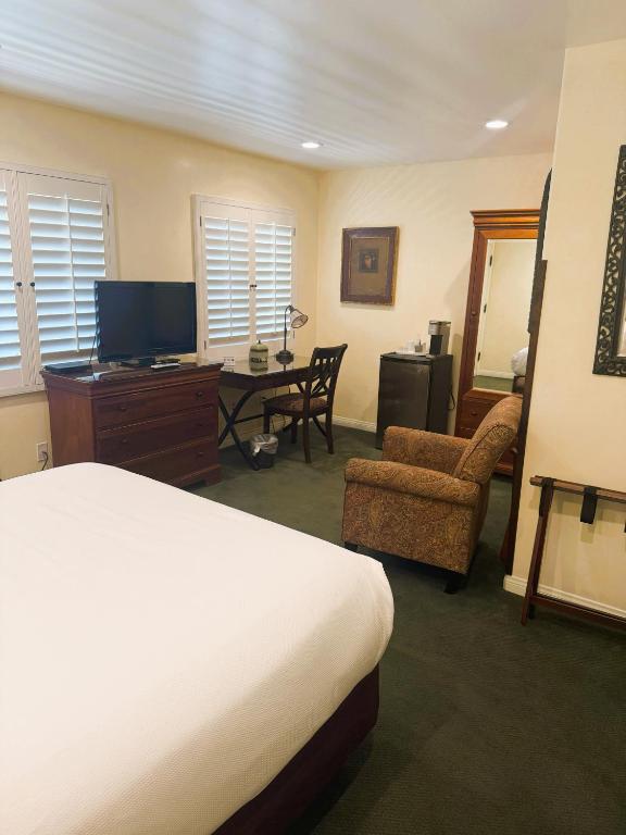 Castillo Inn at the Beach photo