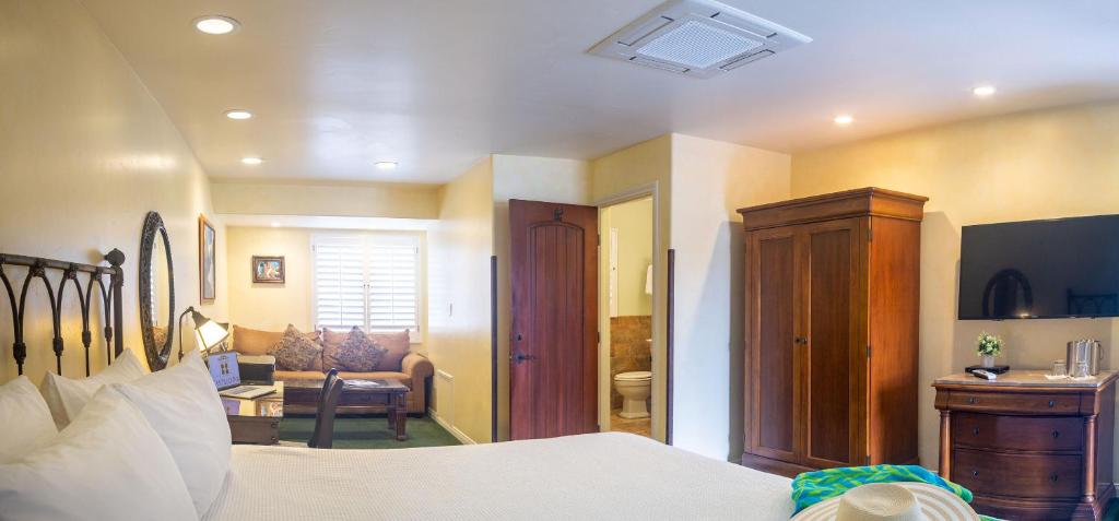 Castillo Inn at the Beach photo