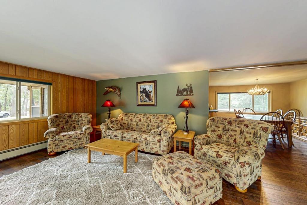 a living room with two couches and a table at Wild Bear Retreat in Saint Germain