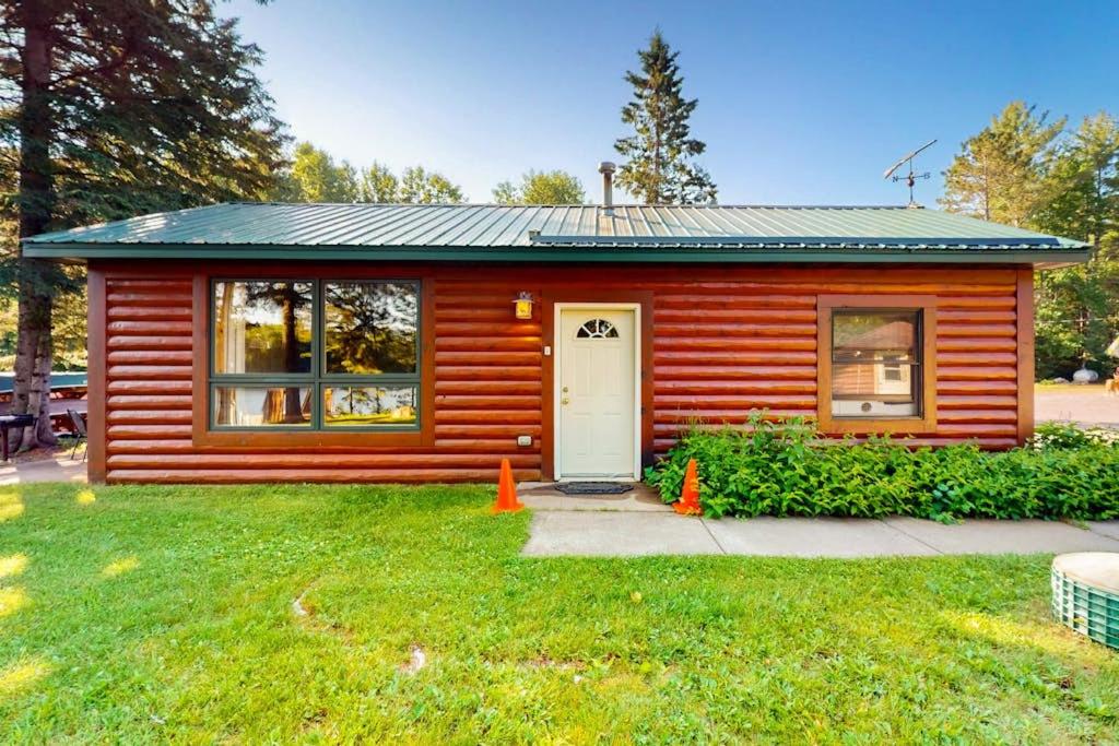 a small cabin with a white door in a yard at Gateway Lodge in Mercer