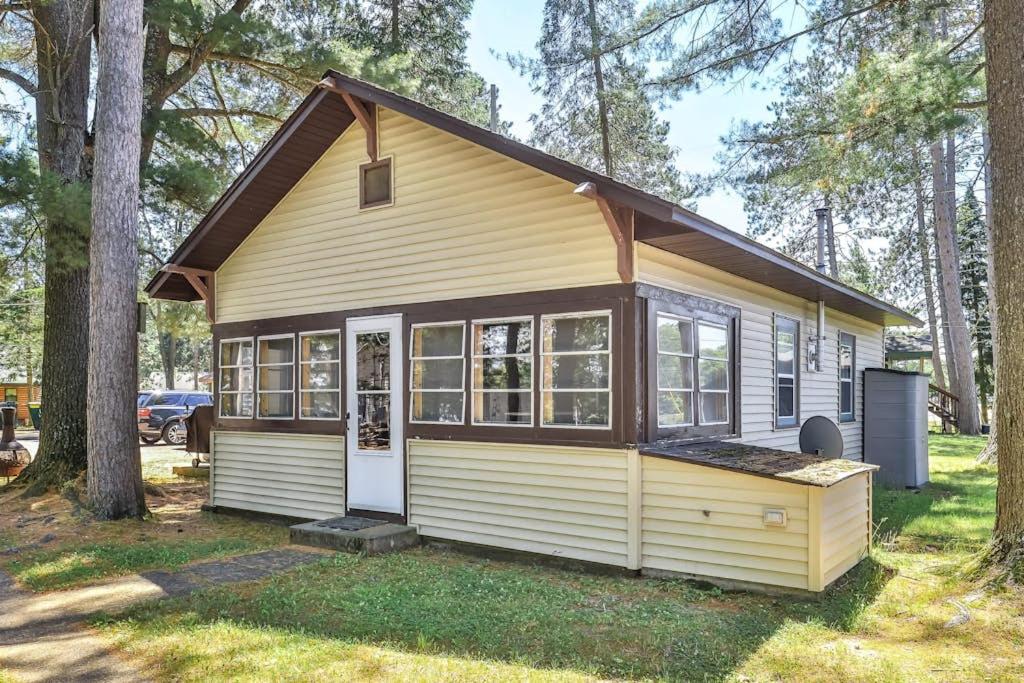 a tiny house in the middle of a yard at West Bay Pines in Saint Germain