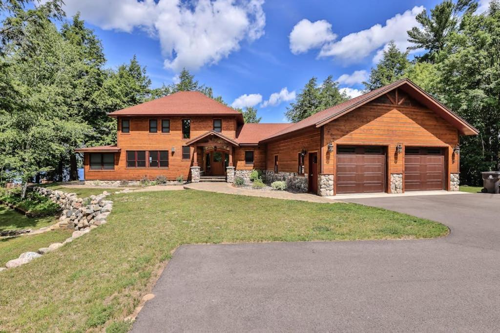 a large wooden house with a garage at Casa Maria in Mercer