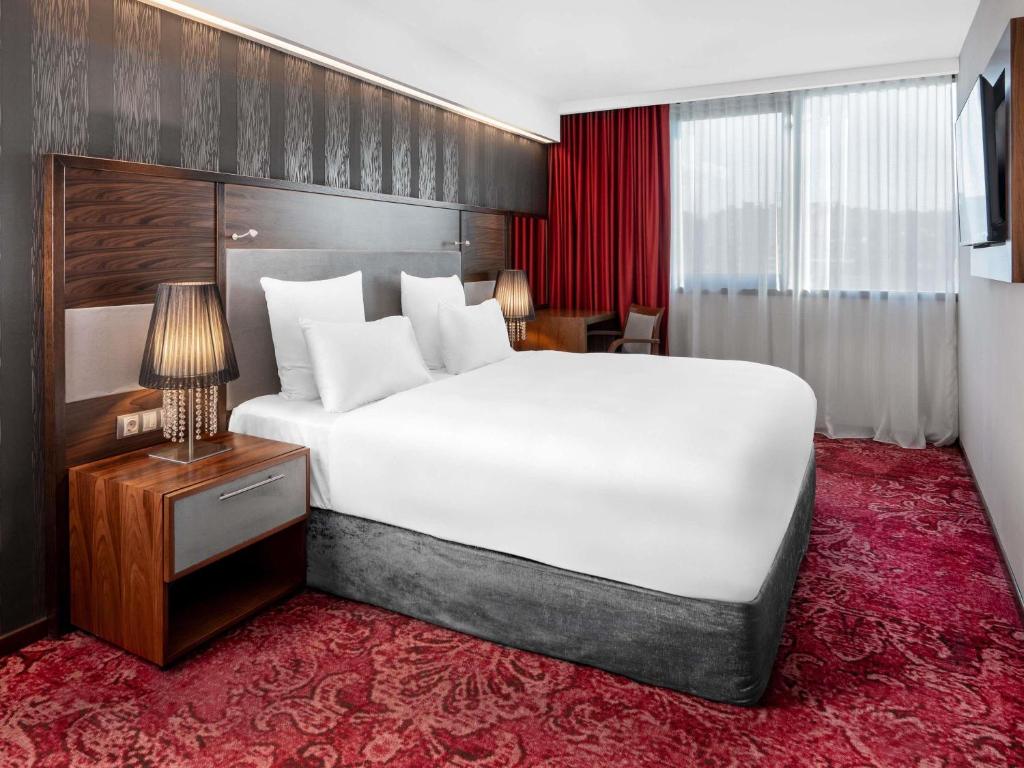Movenpick hotel Sarajevo - Deluxe King Suite With Sofa