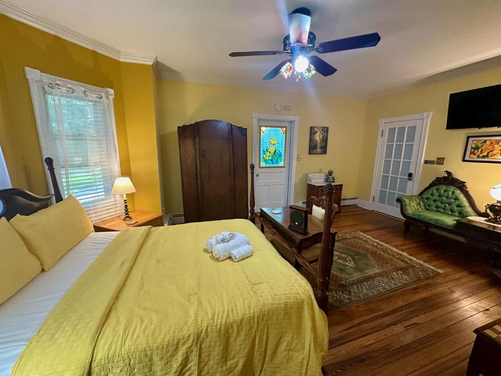 Inn on Fox Meadow - Spacious Victorian Inn photo