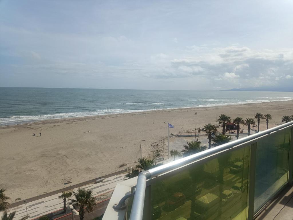 Appartement 5 personnes avec terrasse, parking, WIFI et accès direct à la plage
