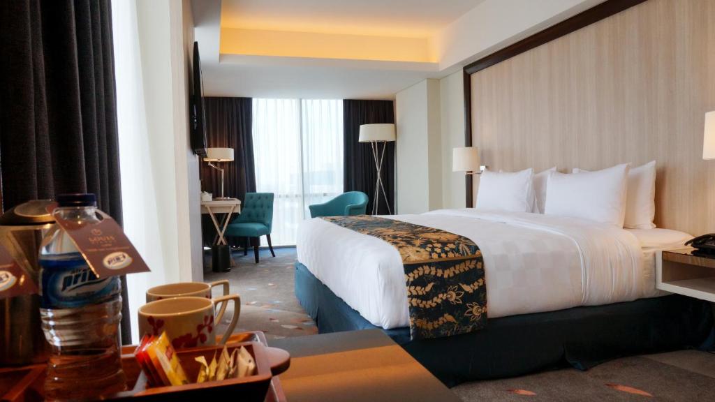 Postel nebo postele na pokoji v ubytování Louis Kienne Hotel Pandanaran
