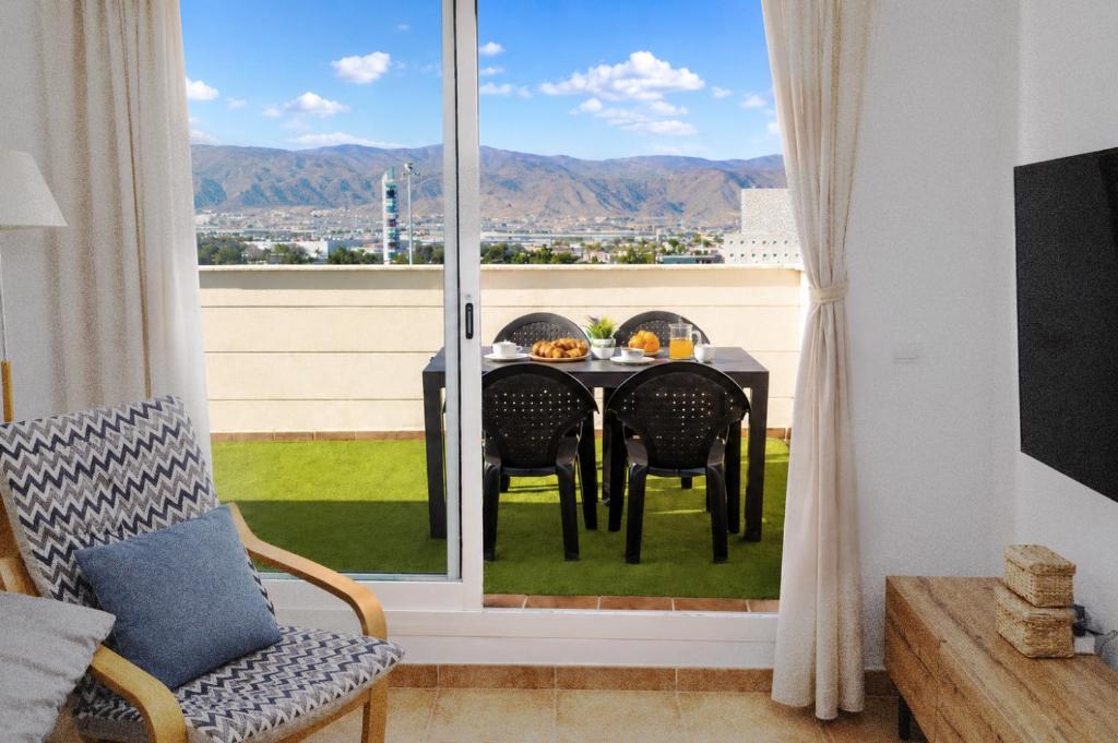 Ático junto al Teatro Auditorio de Roquetas, con Piscina, Parking y Terraza - Housity