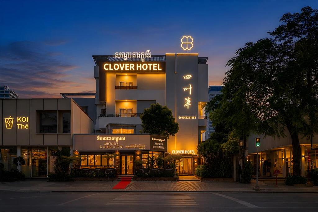 a building with a sign that reads queen hotel at Norodom Clover Hotel in Phnom Penh
