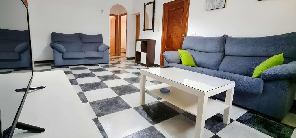 Piso centrico en Conil solo alquilamos a familias