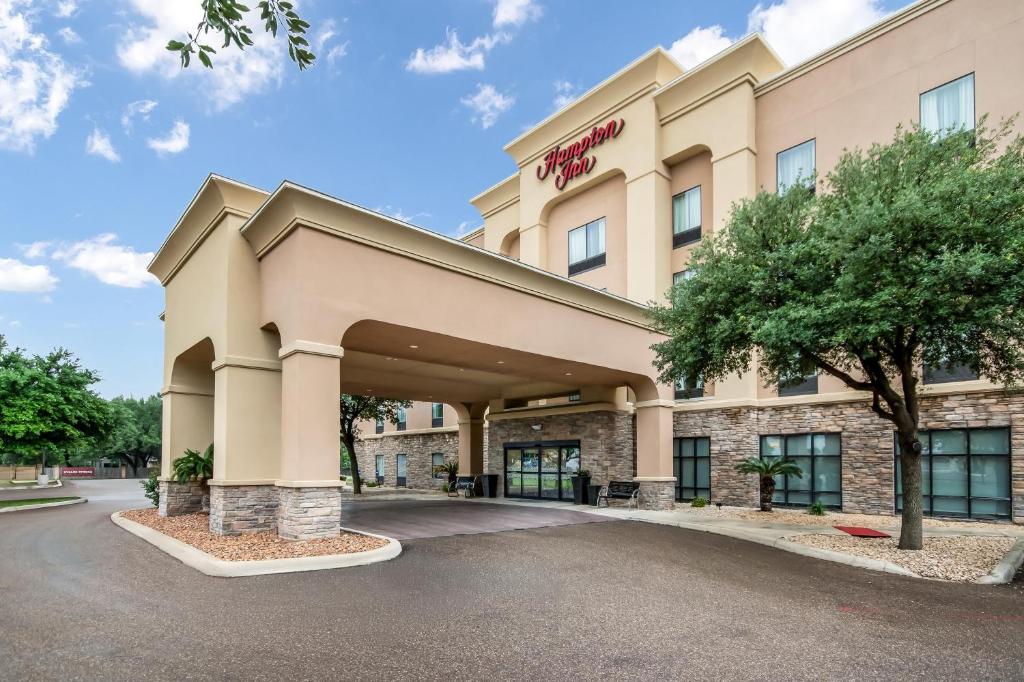 a rendering of the front of a hotel at Hampton Inn Uvalde in Uvalde