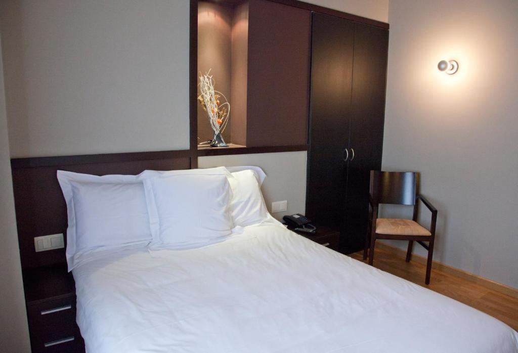 Postel nebo postele na pokoji v ubytování Hotel Bernat de So