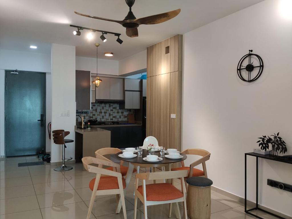 a dining room and kitchen with a table and chairs at Metropol Summer Cozy Suite in Bukit Mertajam