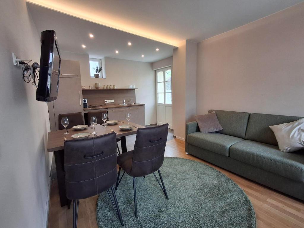 a living room with a table and a couch at Linden's Apartments in Ayl