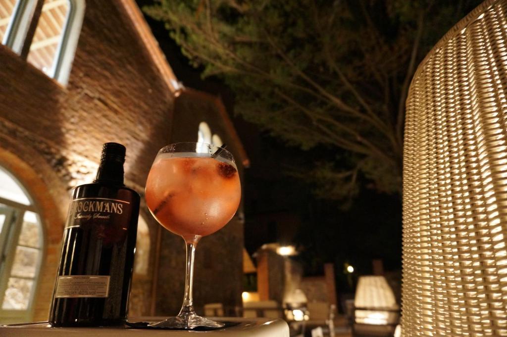 Hotel Can Ribalta italokat is kínál
