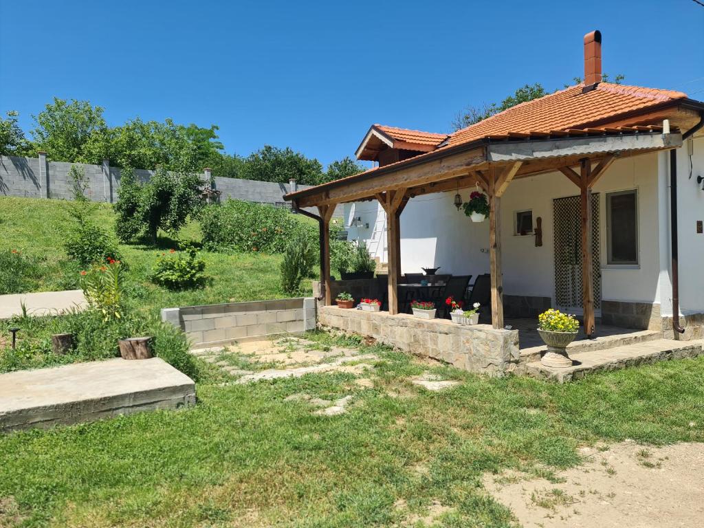 a house with a gazebo in a yard at Haus Kazimir in Kazimir