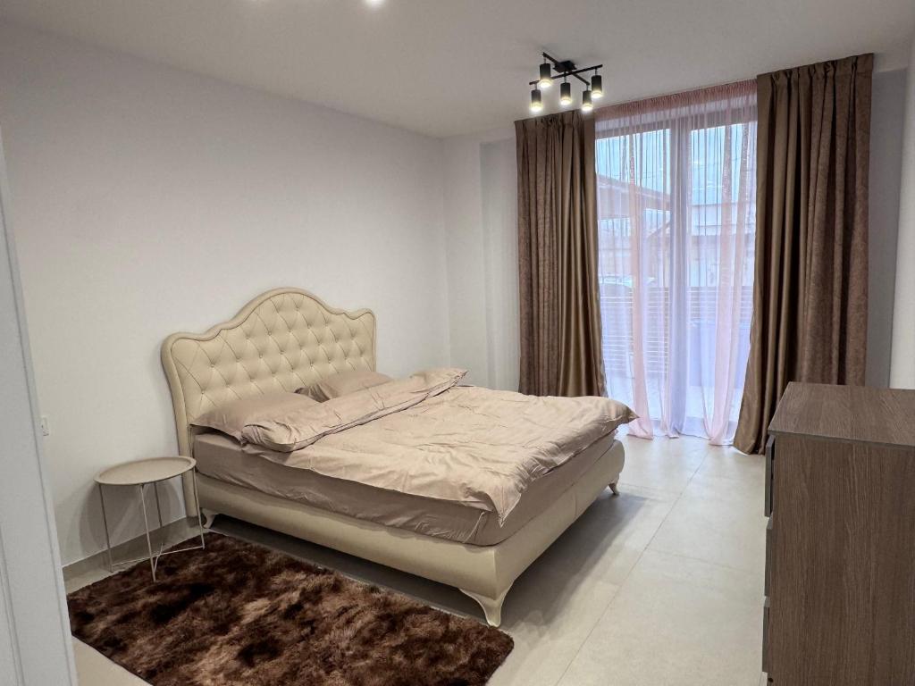 a bedroom with a bed with a large window at Apart Hotel Balti 2 in Bălţi