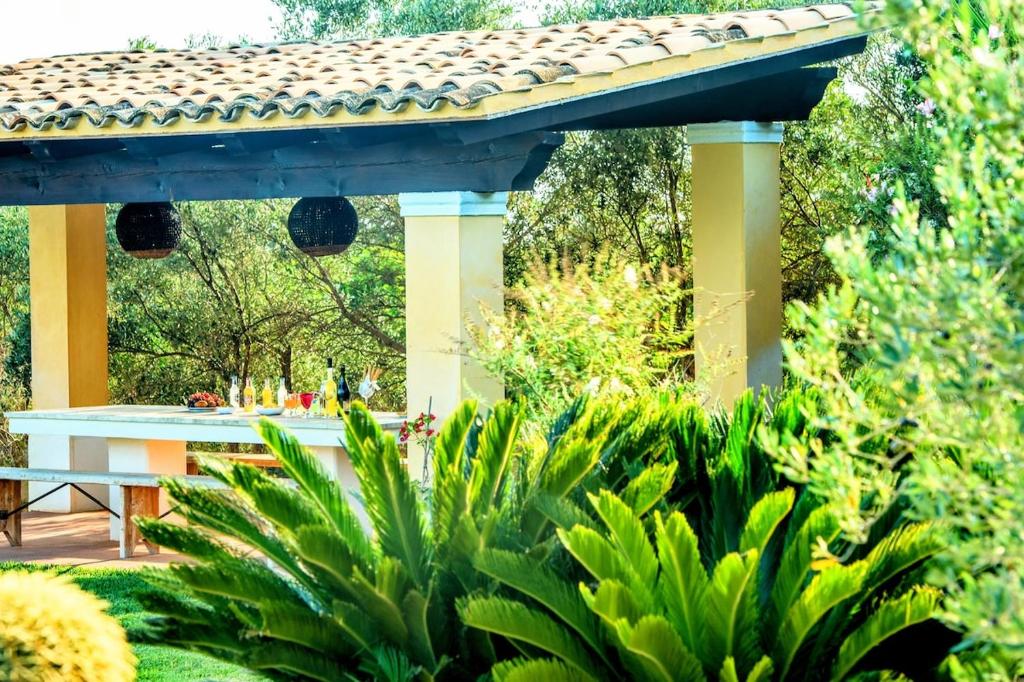 Villa with Saltwater Pool and Large Garden in Selinunte - Villa 3 Chambres