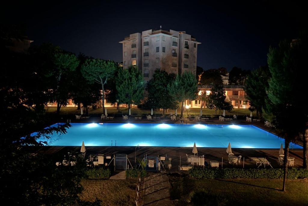 M456 - Marcelli, comodo trilocale in residence con piscina