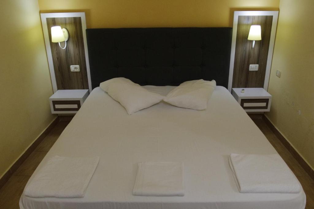 Star Hotel - Single Room