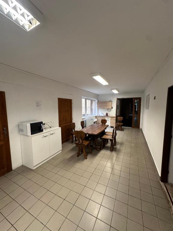 a room with a table and a kitchen with a tableablish at Ubytovna E75 in Mosty u Jablunkova