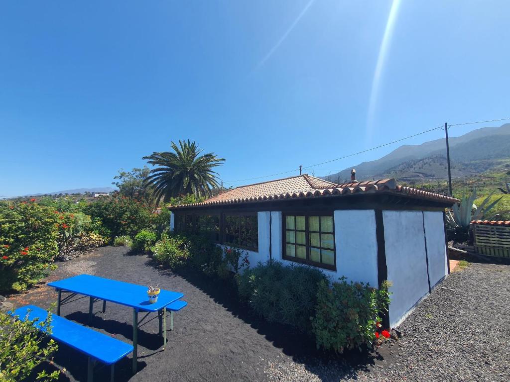a small house with a blue table in front of it at Casa Glorieta in Los Llanos de Aridane
