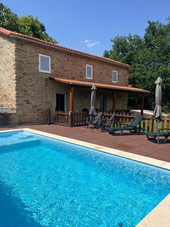 a villa with a swimming pool and a house at Casa do Canastro in Sever do Vouga