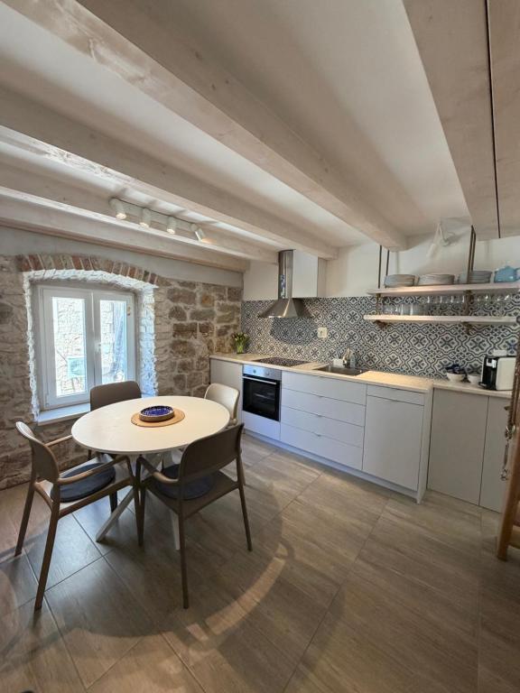 a kitchen with a table and chairs in a room at Sea Pearl in Komiža