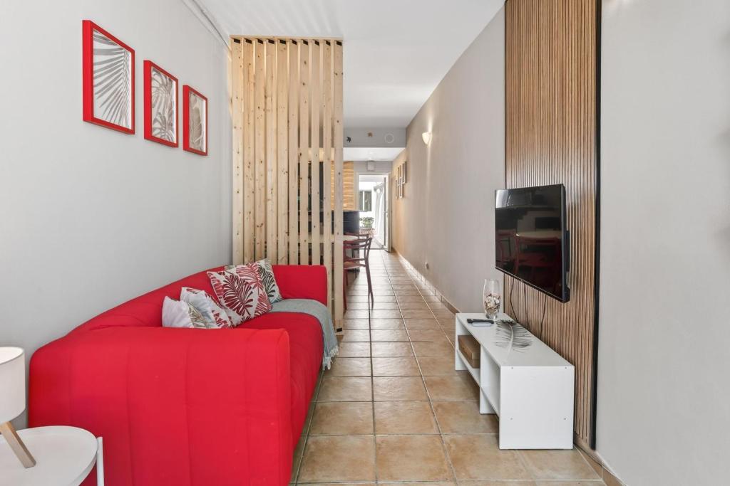 Modern 2Bdr House in Quarteira by LovelyStay