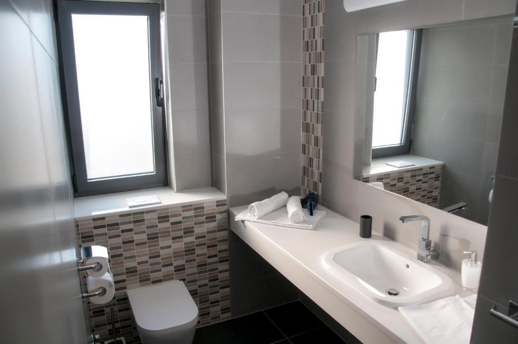 Whitehouse Apartments - 13