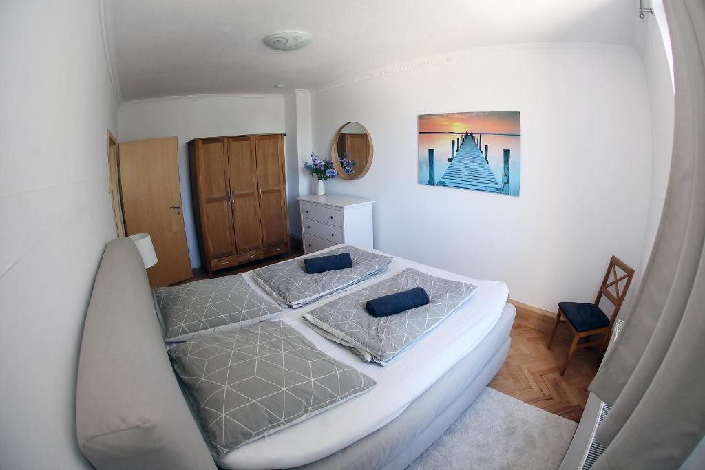 Jessop Haus - Two-Bedroom Apartment