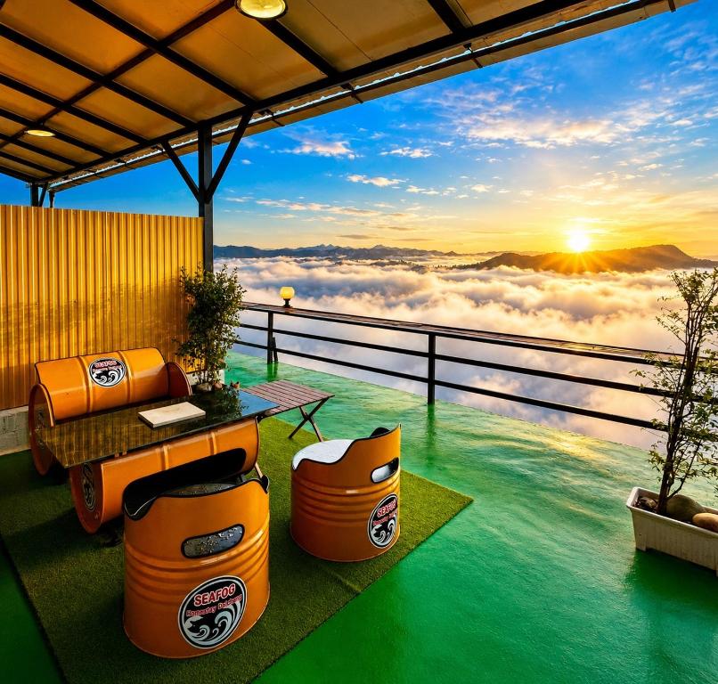 a view from the top of a building with a view of the sky at seafog homestay doichang in Ban Huai Khai