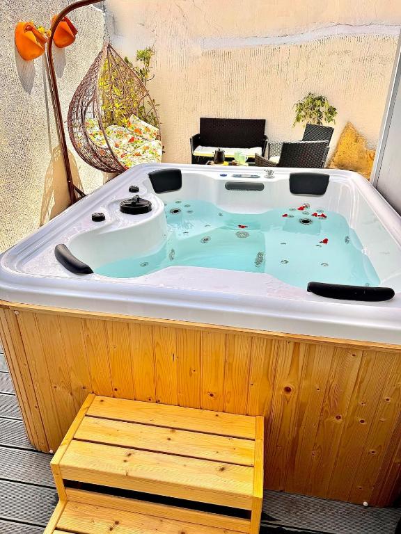 Babis Blue with private hot tub