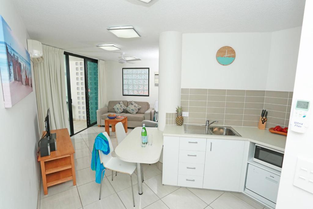 Cucina o angolo cottura di Beach Club Resort Mooloolaba
