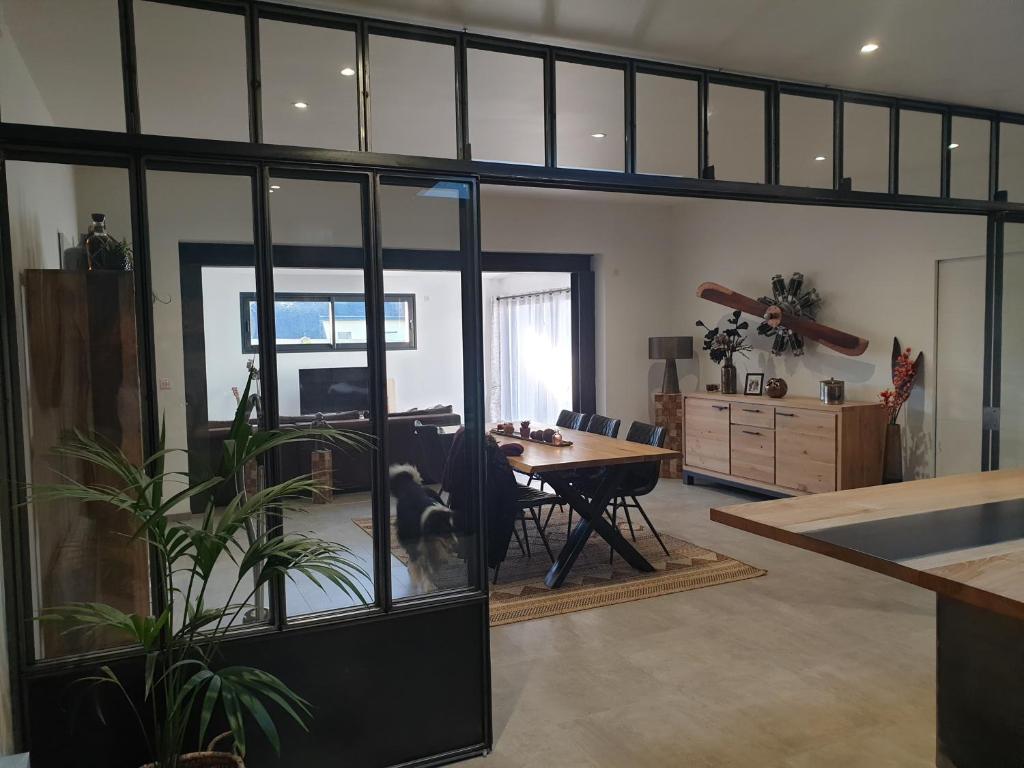 a living room with a table and a dining room at Maison Fabien in Surzur