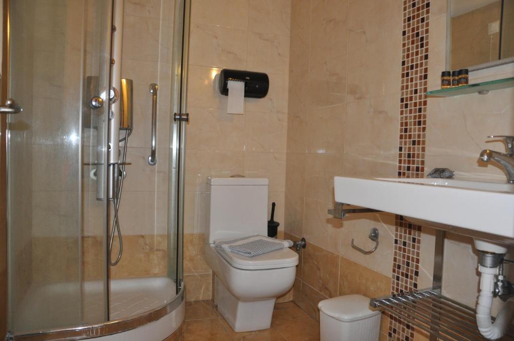 Vannituba majutusasutuses Hotel Drosia