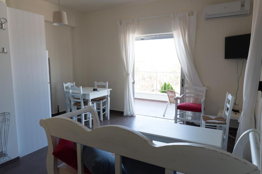 Posezení v ubytování Elounda Sea Suites