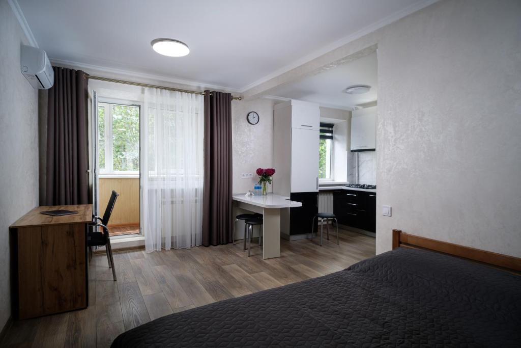 One-room studio apartment on Shevchenko Avenue 27 головне фото