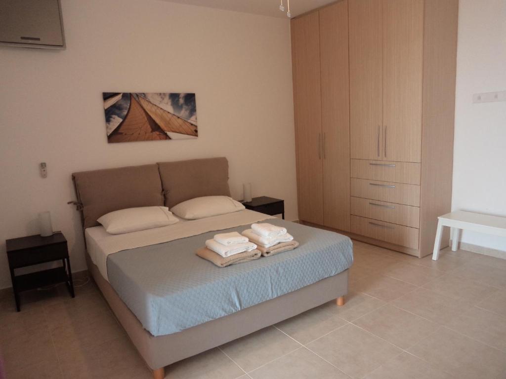 Кровать или кровати в номере Lefka's Villas