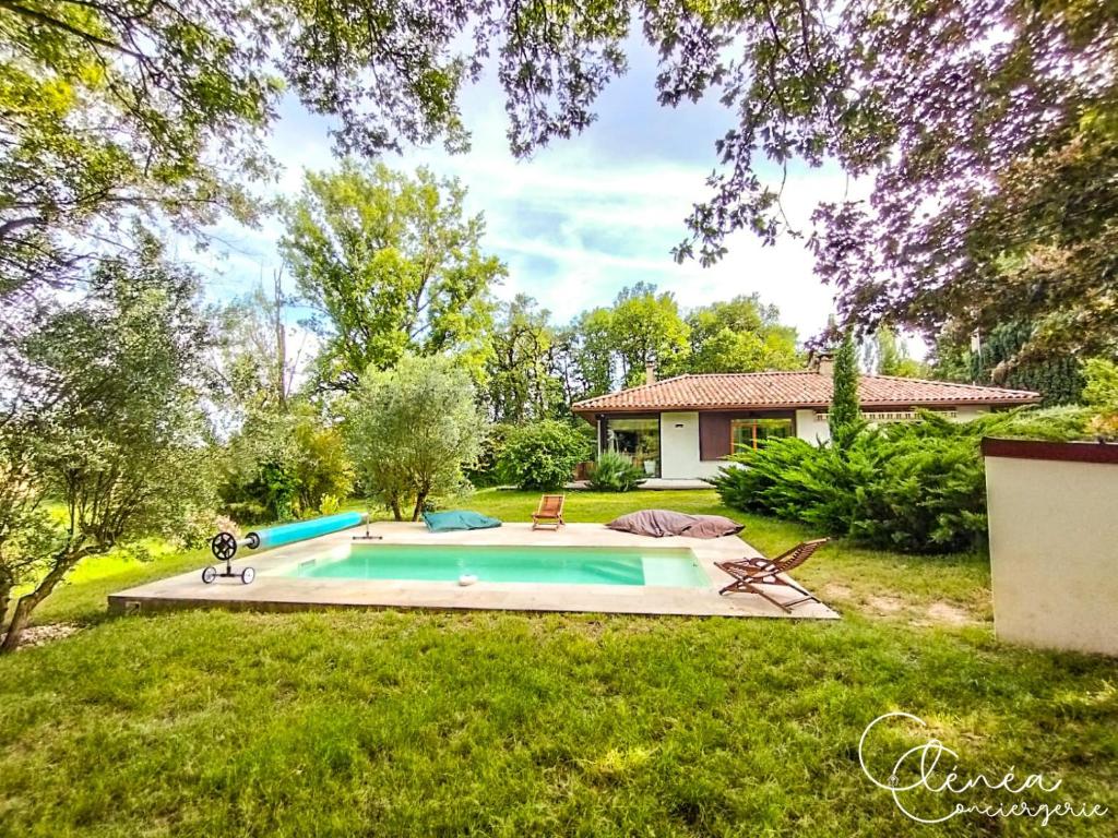 a swimming pool in the yard of a house at Green Oak Windows & Wood in Albi