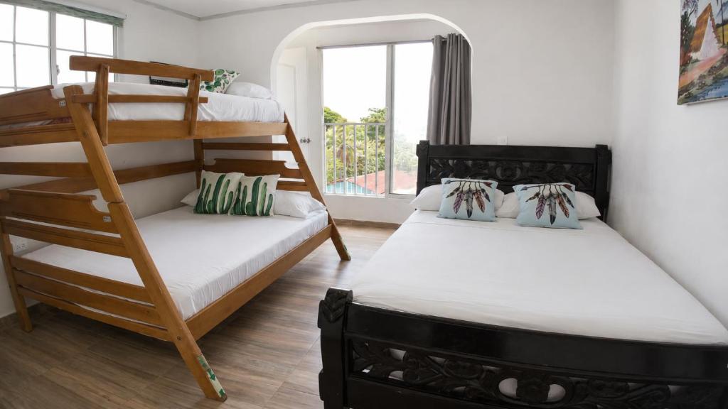 a bedroom with two bunk beds and a balcony at La Gran Casa in San Andrés