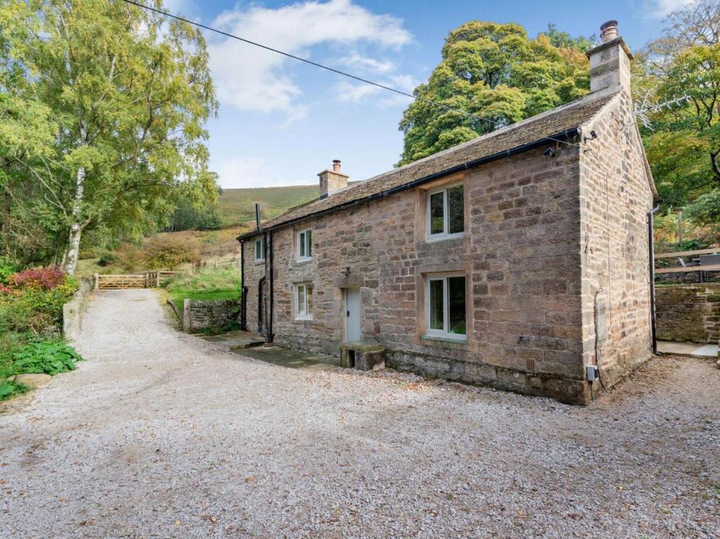 an old brick house on a gravel road at 2 Bed in Hope Valley oc-88979 in Sheffield