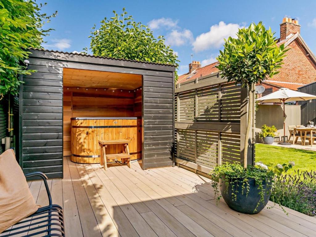 a small black shed with a table in a yard at 2 Bed in Helmsley oc-92946 in Helmsley