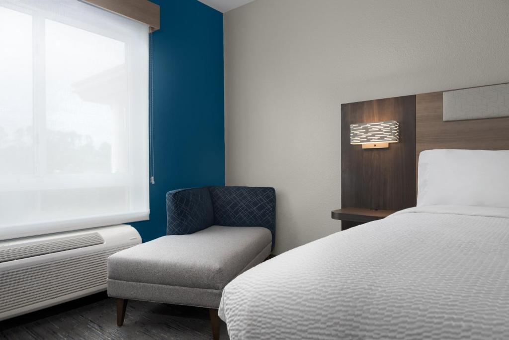 Holiday Inn Express & Suites Alexandria by IHG - Suite King Con Sofá Cama