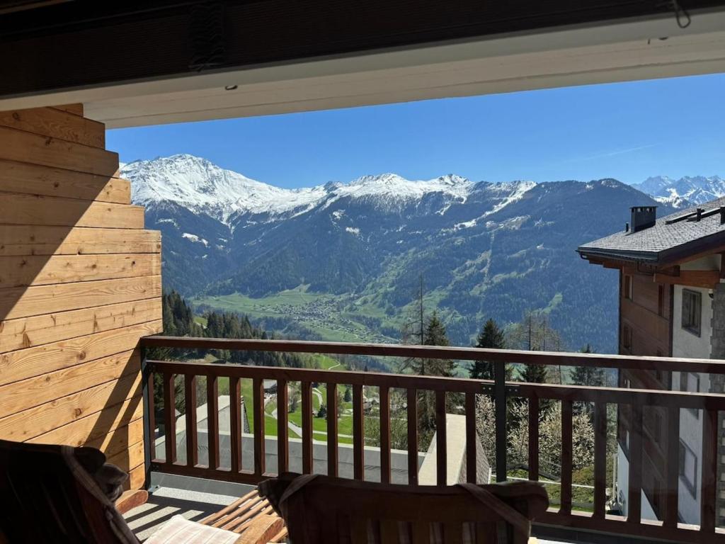 Cosy 2-bed chalet apt with pool, Verbier centre