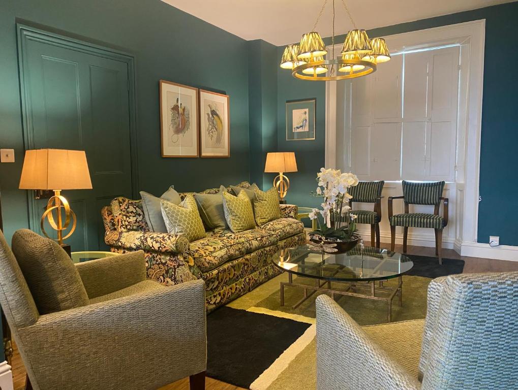 Luxury Town House - Charmouth - Housity